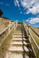 Holztreppe am Strand